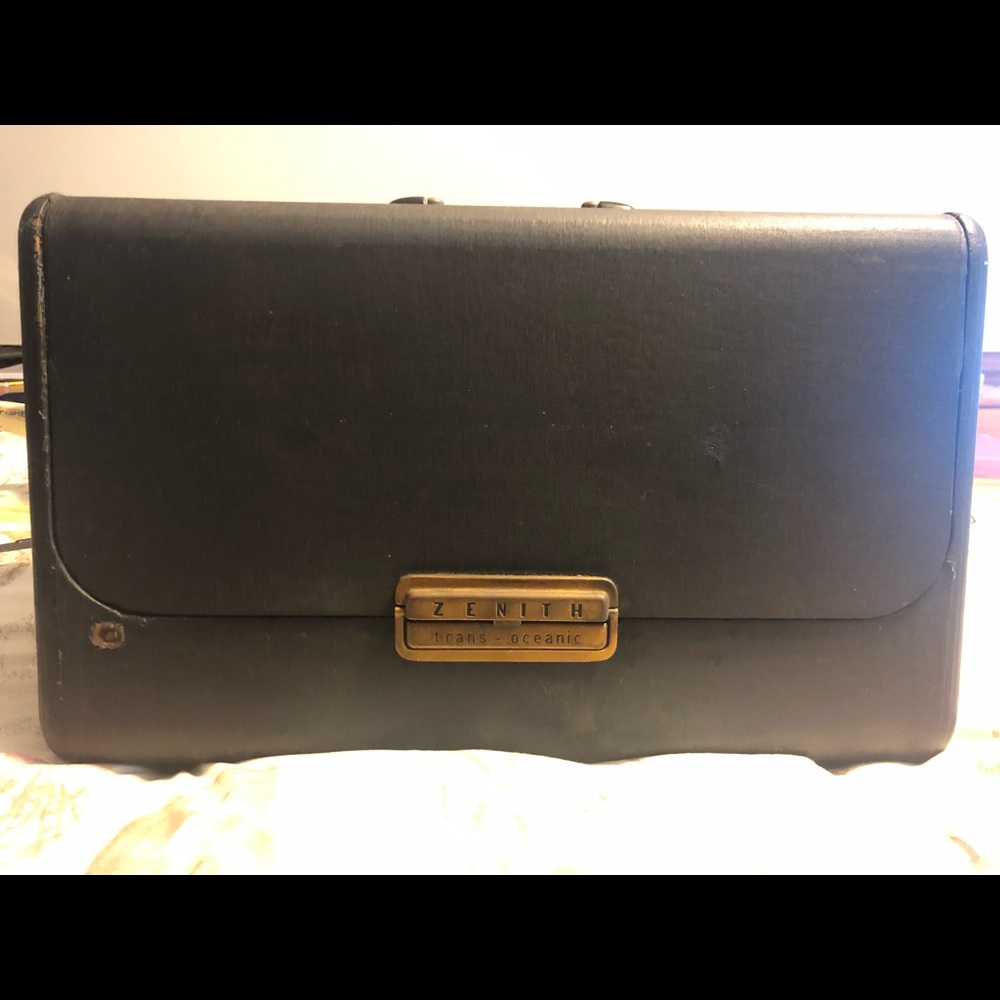 Vintage ZENITH Trans Oceanic portable Radio